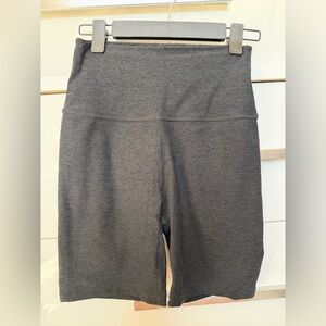 Beyond Yoga darkest night Spacedye Keep Pace 5" Short